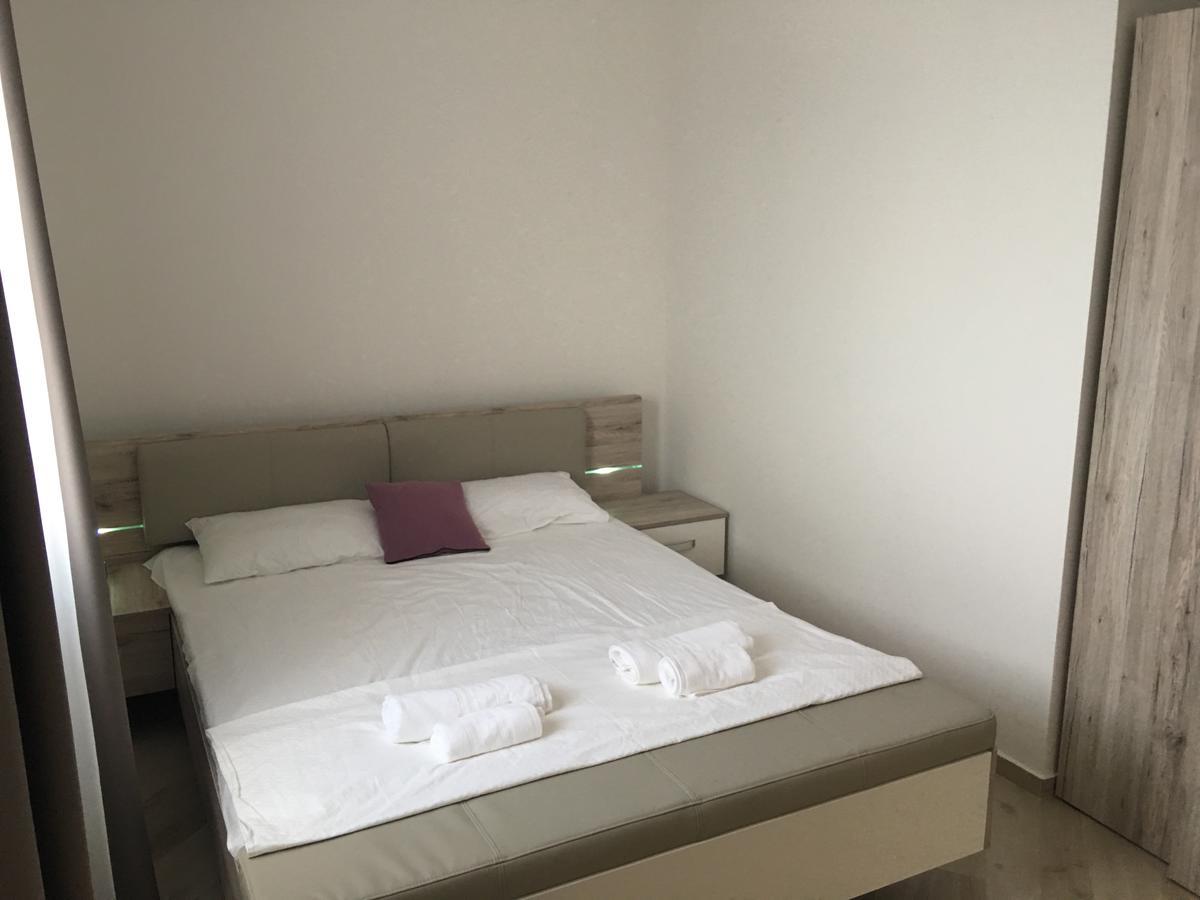 Roan Apartment *